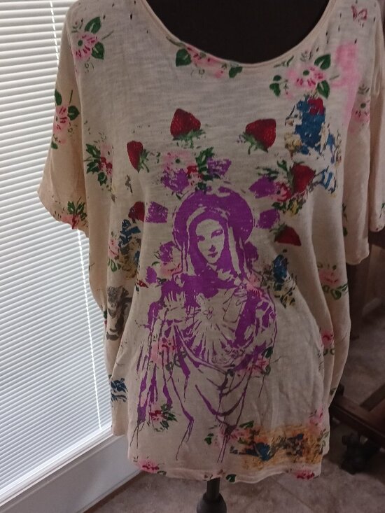 Magnolia Pearl Tops - Magnolia Pearl -Our Lady Queen of The Roses with Crown of Strawberries and Roses